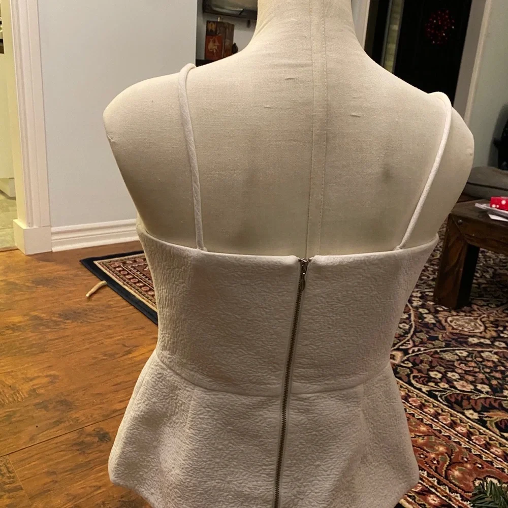 RW&Co peekaboo top - Picture 10 of 15